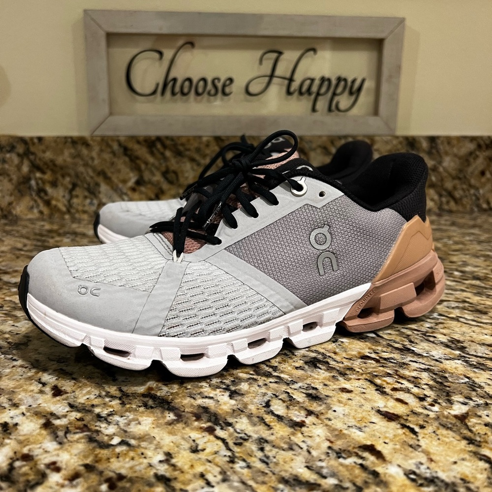 On Cloudflyer Glacier/Rosebrown Womens Size 7.5